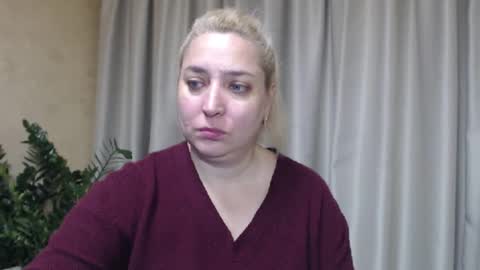 Snapshot of ohsweetiren chatting on October 17, 6:38 am Iren online show from October 17, 6:38 am