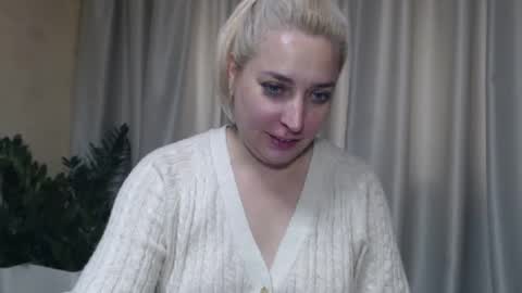 Snapshot of ohsweetiren chatting on October 4, 7:25 am Iren online show from October 4, 7:25 am