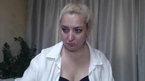 Snapshot of ohsweetiren chatting on September 21, 7:29 am Iren online show from September 21, 7:29 am