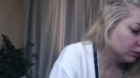 Snapshot of ohsweetiren chatting on October 23, 6:41 am Iren online show from October 23, 6:41 am