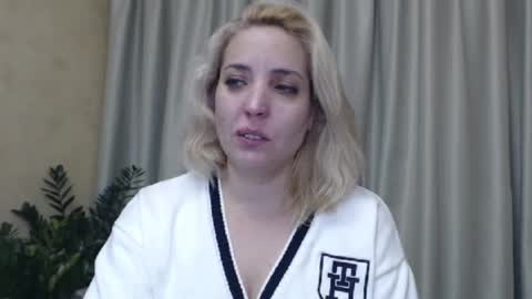 Mari online show from December 7, 2:35 pm