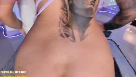 ohyesly_ online show from September 25, 11:53 am