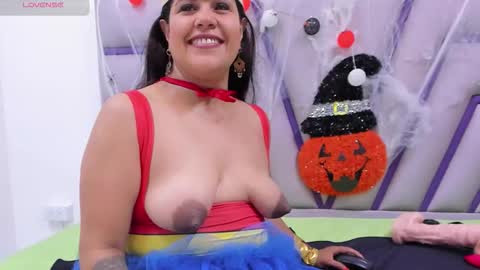 Snapshot of olaia_ chatting on October 31, 12:42 pm Olaia online show from October 31, 12:42 pm