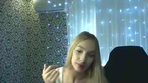 SofiaRoud online show from December 22, 8:06 am