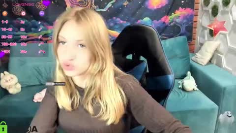 Olisa fox online show from October 12, 7:05 pm