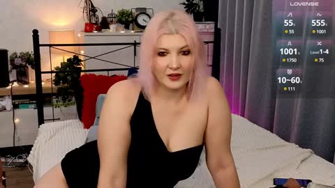 OliSunny Olivia online show from December 8, 2:18 am