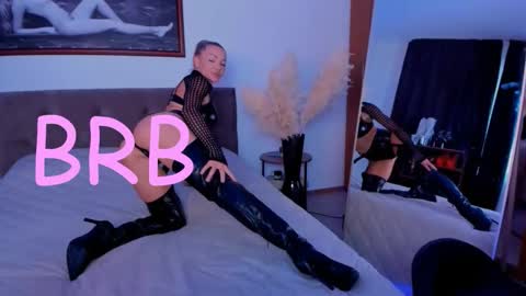 Snapshot of oliva_candy chatting on October 22, 7:57 am oliva_candy online show from October 22, 7:57 am