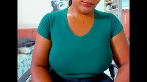 olivahot30 online show from December 17, 3:06 pm