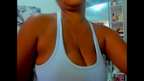 olivahot30 online show from January 4, 2:25 pm