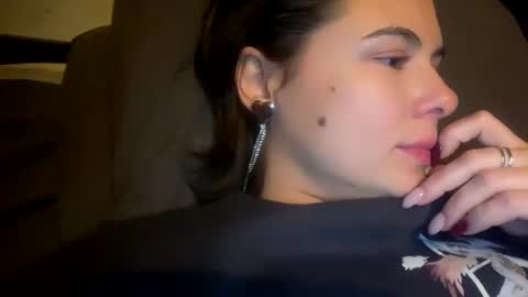 Snapshot of olivepeach chatting on January 7, 9:25 pm Oil online show from January 7, 9:25 pm