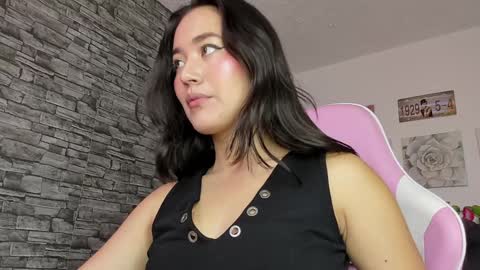 Snapshot of olivia22love chatting on February 1, 1:20 pm ..................................... 500 am- 1200 pm GMT-5 online show from February 1, 1:20 pm