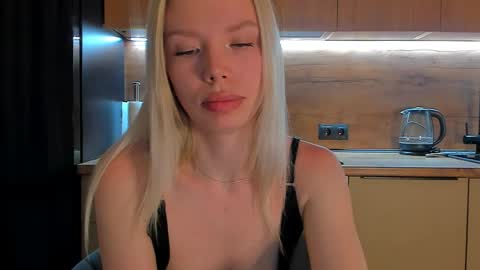 Olivia 3 online show from May 8, 9:27 pm