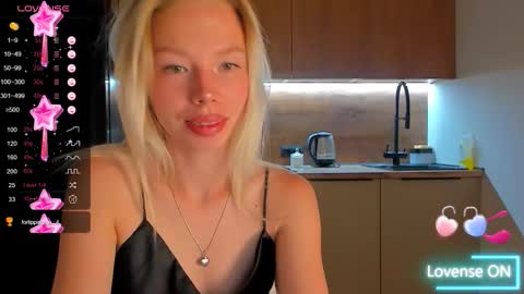 Snapshot of olivia_bells chatting on September 8, 10:20 pm Olivia 3 online show from September 8, 10:20 pm