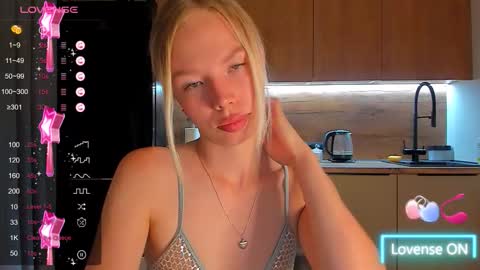 Snapshot of olivia_bells chatting on September 21, 10:41 pm Olivia 3 online show from September 21, 10:41 pm