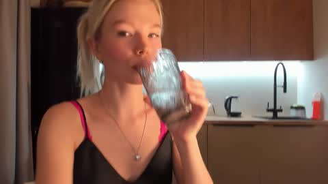 Snapshot of olivia_bells chatting on January 10, 8:48 pm Olivia 3 online show from January 10, 8:48 pm