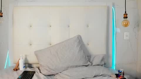  olivia  online show from November 21, 9:06 pm