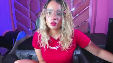 Snapshot of olivia_fox69 chatting on February 20, 3:45 am OLIVIA online show from February 20, 3:45 am