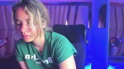 Snapshot of olivia_fox69 chatting on December 23, 4:22 am OLIVIA online show from December 23, 4:22 am