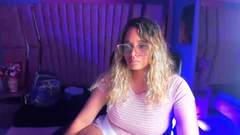 Snapshot of olivia_fox69 chatting on January 14, 3:01 am OLIVIA online show from January 14, 3:01 am