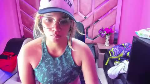 Snapshot of olivia_fox69 chatting on January 30, 3:44 am OLIVIA online show from January 30, 3:44 am