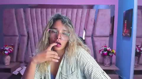 Snapshot of olivia_fox69 chatting on January 23, 1:51 am OLIVIA online show from January 23, 1:51 am