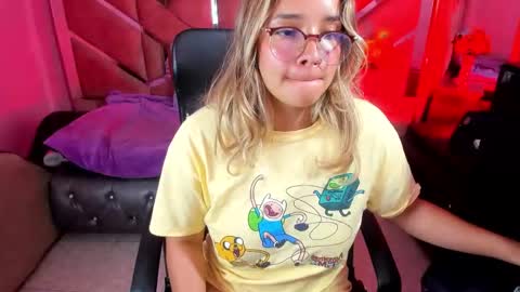 Snapshot of olivia_fox69 chatting on September 19, 4:00 am OLIVIA online show from September 19, 4:00 am