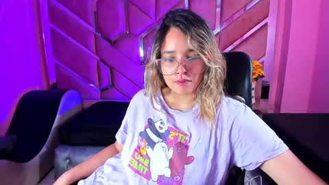 Snapshot of olivia_fox69 chatting on March 11, 3:36 am OLIVIA online show from March 11, 3:36 am