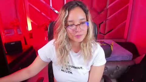 Snapshot of olivia_fox69 chatting on October 23, 3:34 am OLIVIA online show from October 23, 3:34 am