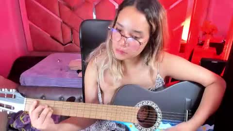 Snapshot of olivia_fox69 chatting on October 22, 3:11 am OLIVIA online show from October 22, 3:11 am