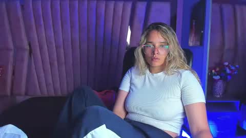 Snapshot of olivia_fox69 chatting on December 29, 3:22 am OLIVIA online show from December 29, 3:22 am