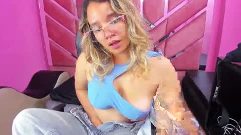 Snapshot of olivia_fox69 chatting on February 7, 3:34 am OLIVIA online show from February 7, 3:34 am