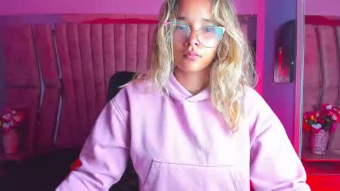 Snapshot of olivia_fox69 chatting on December 26, 3:49 am OLIVIA online show from December 26, 3:49 am