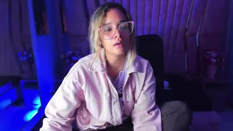 Snapshot of olivia_fox69 chatting on January 20, 3:04 am OLIVIA online show from January 20, 3:04 am