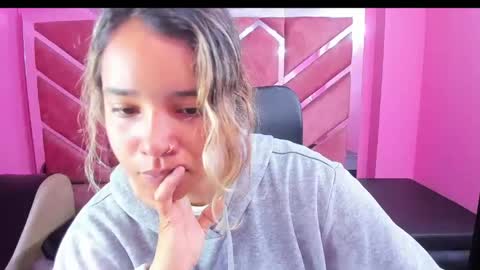 Snapshot of olivia_fox69 chatting on February 11, 3:29 am OLIVIA online show from February 11, 3:29 am