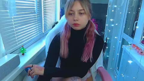 Snapshot of olivia_grr chatting on December 21, 8:07 am Olivia online show from December 21, 8:07 am