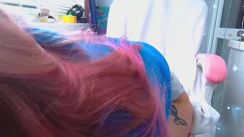 Snapshot of olivia_grr chatting on December 14, 8:13 am Olivia online show from December 14, 8:13 am