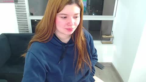 olivia_martine online show from December 2, 7:10 am