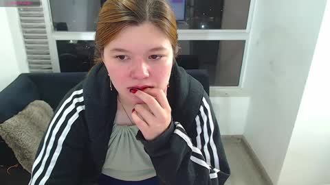 olivia_martine online show from December 22, 8:49 am