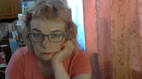 Olivia Mia online show from June 12, 8:55 am
