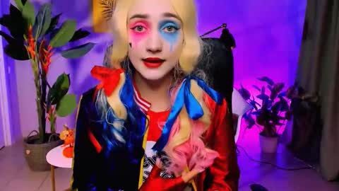 olivia_norton_ online show from October 31, 3:05 pm