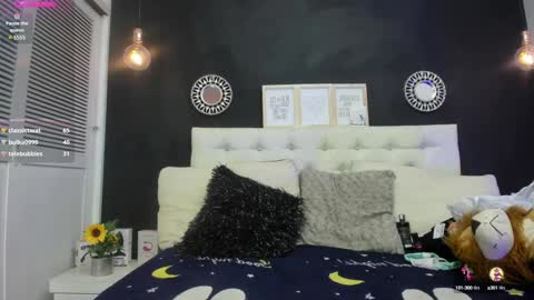 Snapshot of olivia_willd chatting on December 10, 6:11 am olivia online show from December 10, 6:11 am