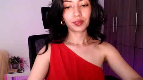 Snapshot of oliviaaa__ chatting on February 8, 6:11 pm oliviaaa__ online show from February 8, 6:11 pm