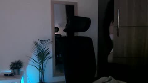 Snapshot of oliviaaa__ chatting on December 9, 11:24 pm oliviaaa__ online show from December 9, 11:24 pm