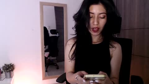 Snapshot of oliviaaa__ chatting on January 18, 7:15 pm oliviaaa__ online show from January 18, 7:15 pm