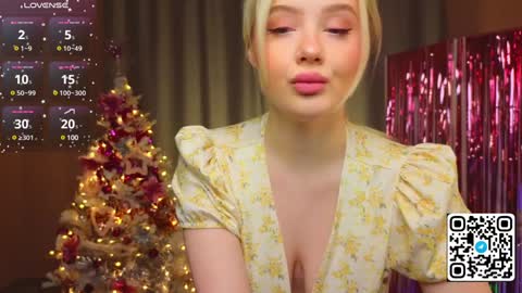 Snapshot of oliviabr0wn chatting on January 17, 2:08 am Olivia online show from January 17, 2:08 am