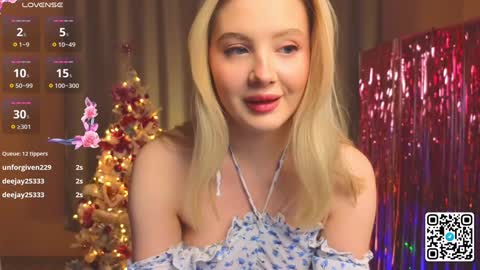 Snapshot of oliviabr0wn chatting on December 15, 2:08 am Olivia online show from December 15, 2:08 am