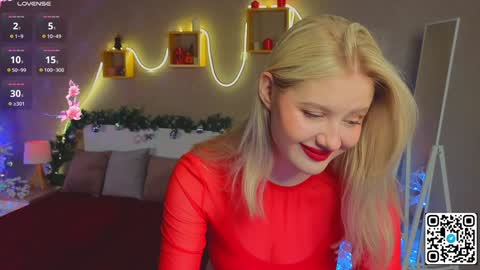 Snapshot of oliviabr0wn chatting on December 19, 2:12 am Olivia online show from December 19, 2:12 am