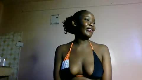 oliviah_1 online show from October 13, 10:29 am