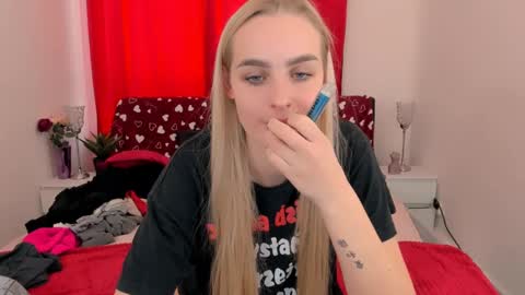 oliviaBeauty online show from December 2, 12:39 pm