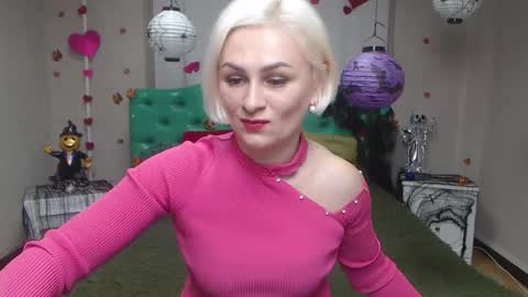 OliviaHorst online show from November 5, 7:35 am